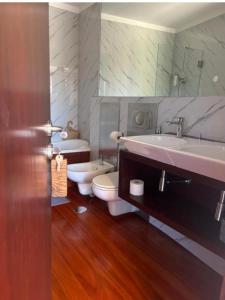 a bathroom with two toilets and a sink at Quinta do Esquilo - Hotel Rural in Rendufe