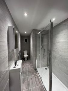 Kylpyhuone majoituspaikassa New 2BED Kay Road SW9 London