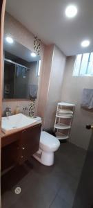 Koupelna v ubytování Espectacular apartamento de 3 habitaciones con piscina y parqueadero privado Excelente Relacion Precio Calidad Puntaje