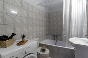 a bathroom with a toilet and a sink and a tub at Fivos apartment in Zakynthos Town