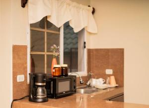 a microwave sitting on a counter in a kitchen at Cozy Renting Hospedaje in Santa Rosa de Copán