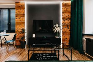 Televízia a/alebo spoločenská miestnosť v ubytovaní Happy Nest - ApartamentyHappy pl