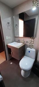 Koupelna v ubytování Espectacular apartamento de 3 habitaciones con piscina y parqueadero privado Excelente Relacion Precio Calidad Puntaje