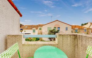 ein Blick vom Balkon eines Hauses in der Unterkunft Appartement Aloha Ohana 4-6 personnes à 400m de la plage à Dolus d'Oléron in Dolus d'Oléron