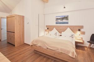 Postel nebo postele na pokoji v ubytování Landgasthaus Zollerstuben