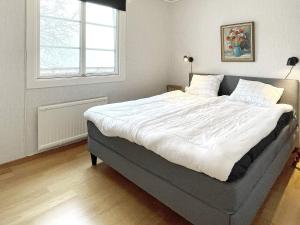 Postel nebo postele na pokoji v ubytování Holiday home Mönsterås IV