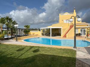 a swimming pool in front of a building at Quinta Nova Vale Del Rey in Carvoeiro