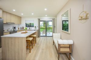 Köök või kööginurk majutusasutuses The Boho Bliss - Lakeview Elegance 3miles Downtown