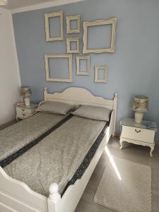 Postel nebo postele na pokoji v ubytování Ingrid Residence