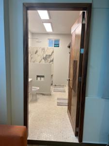Ένα μπάνιο στο Puerto Vallarta South Shore Luxury Suites,