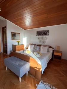 Giường trong phòng chung tại Apartments Emilija