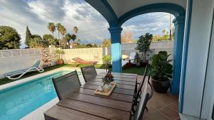 Μπαλκόνι ή βεράντα στο Precioso chalet independiente en Denia con piscina
