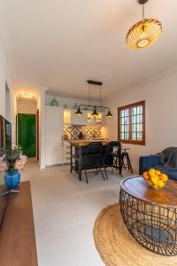 a living room with a table and a kitchen at Casa Narnia in Puerto del Carmen