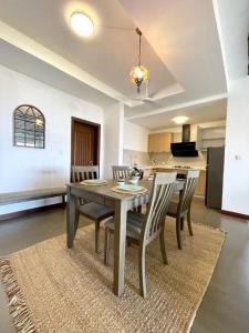Stunning 2 Bed Room Unit with Ocean View的厨房或小厨房