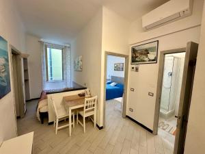 a living room with a table and a bedroom at Via Del Santo - FrancamariaDotCom in Vernazza