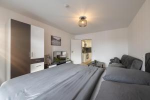 Ένα ή περισσότερα κρεβάτια σε δωμάτιο στο Direkter Thermenzugang & Golfresort +24 φωτογραφίες