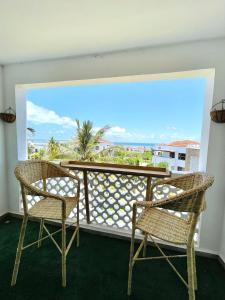 Stunning 2 Bed Room Unit with Ocean View的阳台或露台