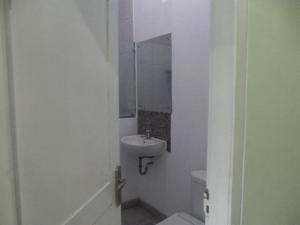 Kylpyhuone majoituspaikassa Komodo Boutique Hotel
