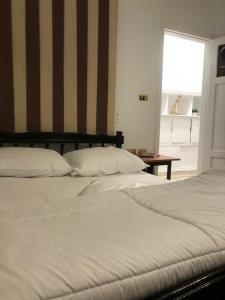 A bed or beds in a room at Cozy Room in Nasr city