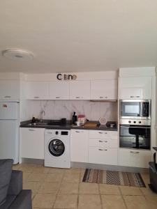 Kuchyňa alebo kuchynka v ubytovaní Apartamento a tan solo 2 minutos de la playa