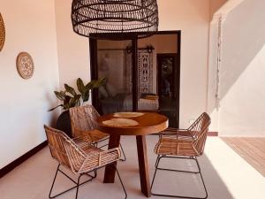 a dining room with a wooden table and chairs at Veranera in Uvita