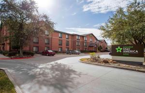 a building with a sign in front of a parking lot at Extended Stay America Suites - Houston - Northwest - Hwy 290 - Hollister in Houston