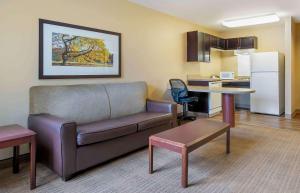 a living room with a couch and a kitchen at Extended Stay America Suites - Columbus - Tuttle in Dublin