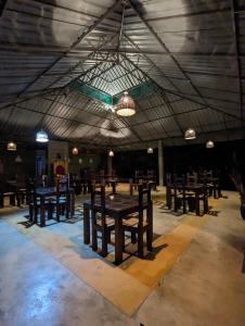 Restaurace v ubytování Vihanga Village - Jungle retreat in Dambulla + 14 fotografií
