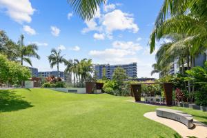 a green park with palm trees and buildings at 3-Bed Luxurious Retreat by Brisbane River & CBD in Brisbane