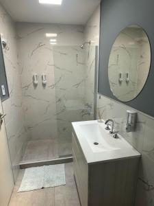 Et badeværelse på Apart Deluxe 795