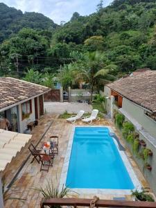 a swimming pool in the backyard of a house at Casa Luz do Sol Ubatuba in Ubatuba