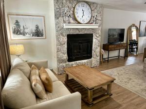 Foto dalla galleria di Timbers Tavern a Red River