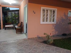 Patio nebo venkovní prostory v ubytování Confortável quarto em Matinhos