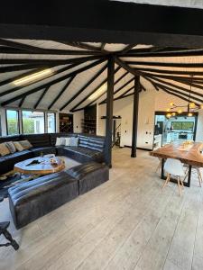 Posezení v ubytování Luxury Finca el Ensueño, casa entera, con Sauna, Jacuzzi, BBQ y Caballos