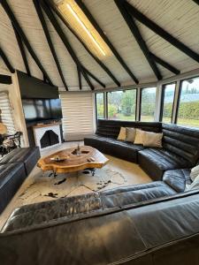 Posezení v ubytování Luxury Finca el Ensueño, casa entera, con Sauna, Jacuzzi, BBQ y Caballos + 35 fotografií