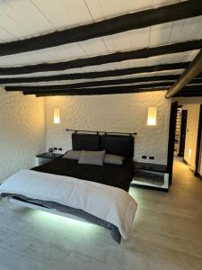 Postel nebo postele na pokoji v ubytování Luxury Finca el Ensueño, casa entera, con Sauna, Jacuzzi, BBQ y Caballos