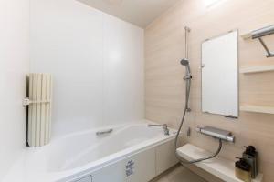Un baño de The Onyx Tomakomai