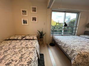 Un pat sau paturi într-o cameră la セレフォート神楽坂