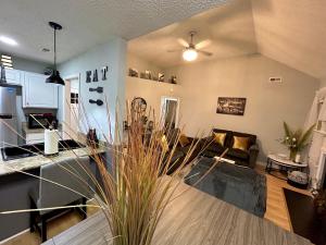 Gambar di galeri bagi Outdoor getaway with pool table di Sharpsburg