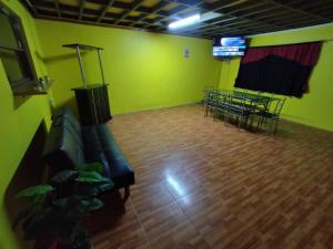 a room with a couch and a table and chairs at CASA EN LOS VERDES in Iquique