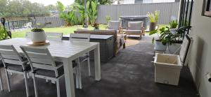 A balcony or terrace at MOOLOOLABA CANAL HOME - Modern 4Bedroom with Spa, Sauna and Private Pontoon - NEW proprietor 2024
