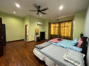 a bedroom with a bed and a ceiling fan at Casa Lily Residence IM8 in Kuantan