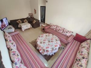 a living room with a table and a couch at Maison de vacances in Ifrane