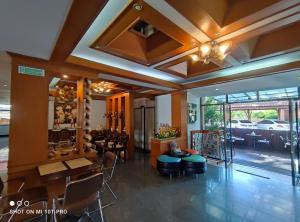 Areena Resort and Hotel Uttaradit的休息区