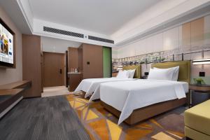 Postel nebo postele na pokoji v ubytování Hampton by Hilton Guangzhou Luoxi