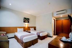 Postelja oz. postelje v sobi nastanitve Cakra Kembang Hotel