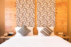 Postel nebo postele na pokoji v ubytování Sunshine Resort Pokhara - Your Private Paradise