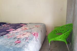 Tempat tidur dalam kamar di OYO 93771 Sejolie Sibayak