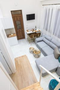 Posezení v ubytování Kallisti Palace - Elegant Maisonette Apartment