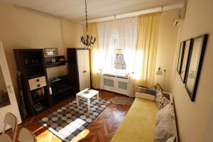 a living room with a couch and a window at Studio Jasna in Novi Sad